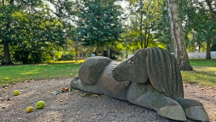 Hästskulptur